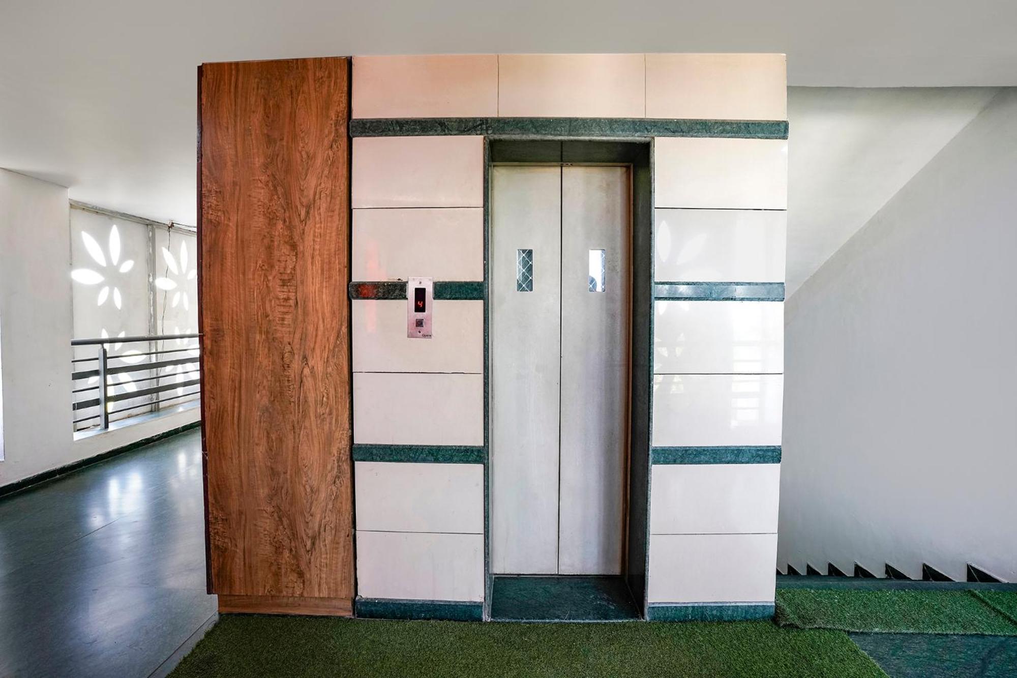 Fabhotel Galaxy I Ahmadábád Exteriér fotografie